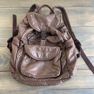 Vintage Faux Leather Caramel Brown Backpack w/Cinch & Roomy Zip Pockets (X7)